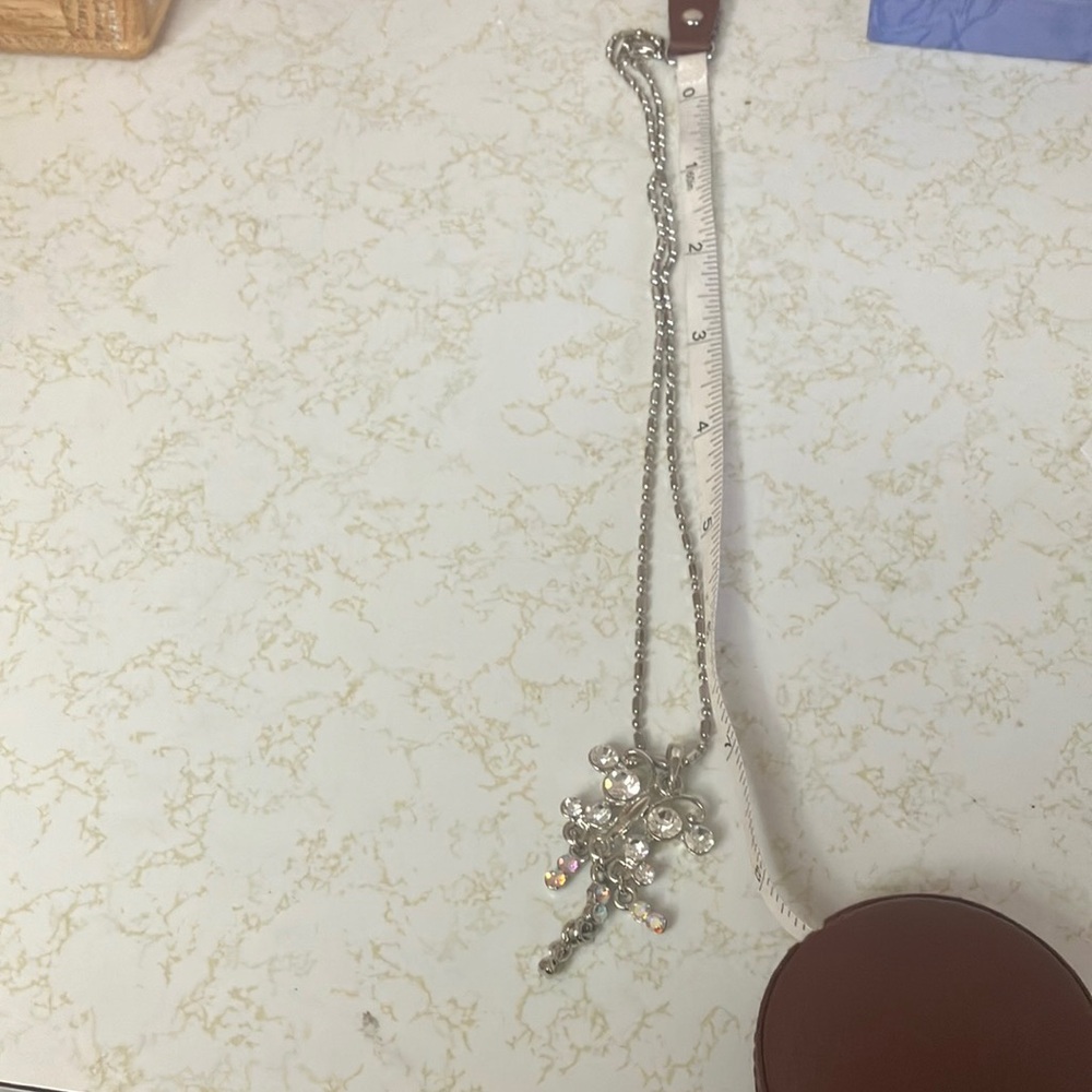 Elegant Silver Necklace with Crystal Accents